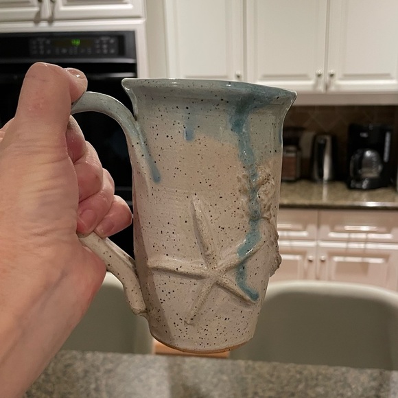 Handmade Pottery Mug Unsigned 3 inch diameter and 5.25 inch tall spacious handle - Picture 7 of 7